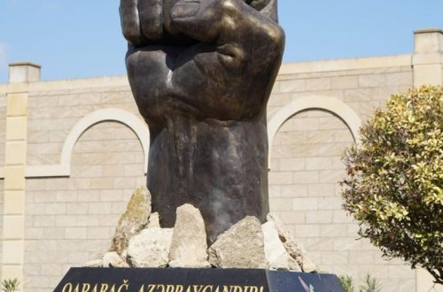 “Dəmir yumruq” abidəsinin açılışı olub