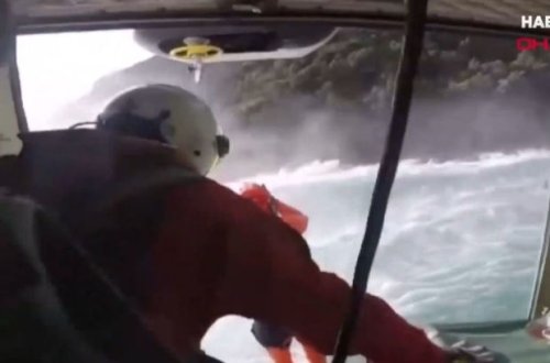 Körfəzdə su axınına düşərək boğulmaq təhlükəsi ilə üzləşən gəncin xilas edilmə anı - VİDEO