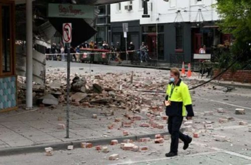 Şiddətli zəlzələ baş verdi: Tikililər dağıldı - VİDEO