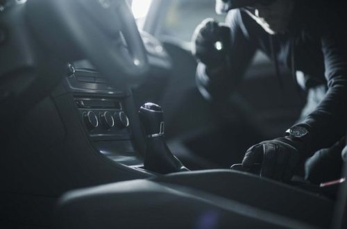 Bakı Şəhər İcra Hakimiyyətinə məxsus avtomobilin təkərləri oğurlandı