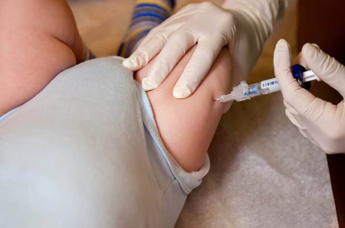 Türkiyədə körpələrə səhvən koronavirus peyvəndi vurulub