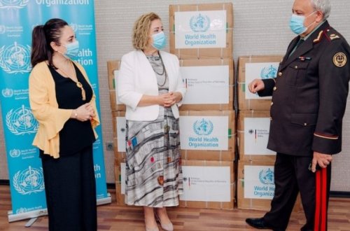 ÜST Ədliyyə Nazirliyinin Tibb Baş İdarəsinə 300 min tibbi maska verib