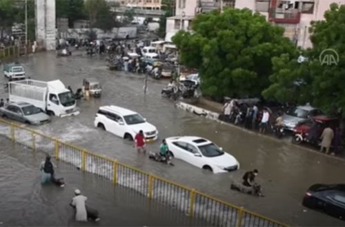 Pakistanda şiddətli yağışlar həyatı iflic etdi - Video