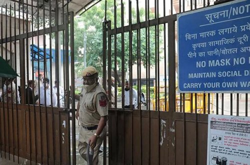 Hindistanda kriminal avtoritet məhkəmə zalında öldürüldü