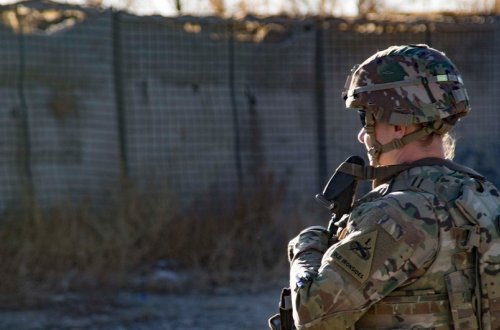 ABŞ-da əfqan qaçqınlar amerikalı qadın əsgərə hücum edib