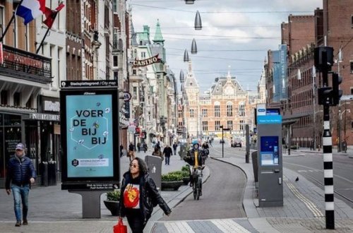 Daha bir ölkə maska taxmaq məcburiyyətini ləğv etdi