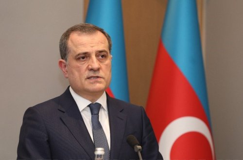 Ceyhun Bayramov fransalı həmkarını Ermənistanın talançılıq siyasəti barədə məlumatlandırıb