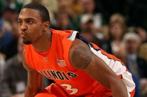 Tanınmış basketbolçunun oğlu xəstəxanada dava salıb, polis tərəfindən saxlanılıb