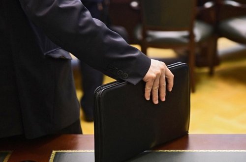 Direktor olmaq istəyənlərin nəzərinə!