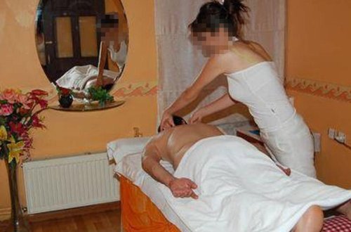 Masaj üçün qadının evinə gedən şəxs şok yaşadı: Otaqdan çıxan 4 kişi...