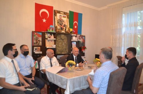 Mingəçevirin icra başçısı şəhid ailələrini ziyarət edib