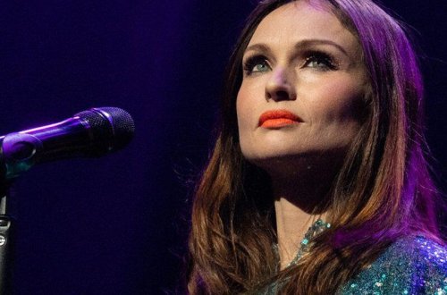 Məşhur müğənnidən qalmaqallı təcavüz etirafı: 17 yaşında üzləşdim