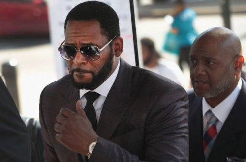 Американского певца R.Kelly признали виновным в торговле людьми