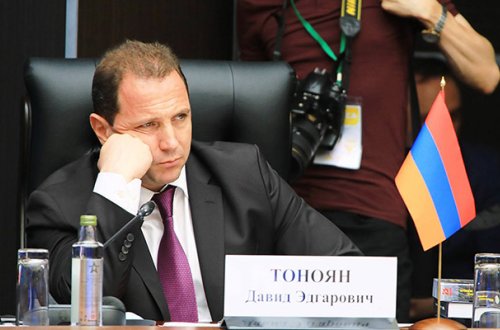 Tonoyan 5 milyonluq yararsız raketlərin alışına görə saxlanılıb