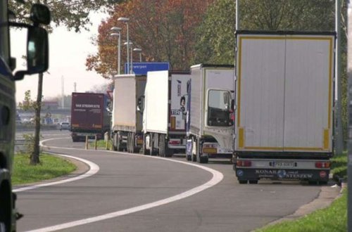 Bolqarıstanda təsadüfən miqrantlarla dolu yük maşını saxlanıldı