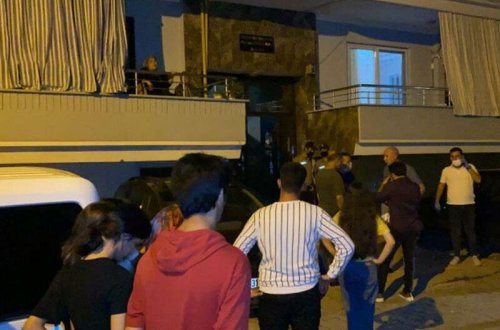 Ana iki uşağı ilə evdə ölü aşkar olundu - Ata axtarışa verilib - VİDEO