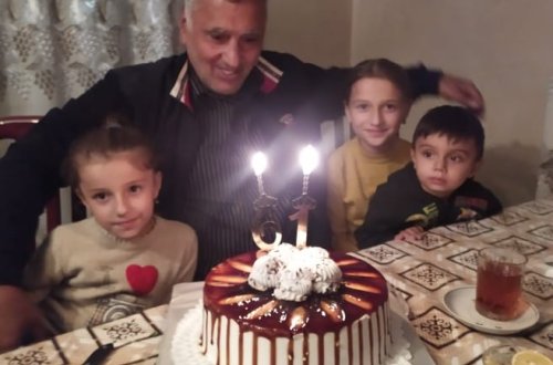 Dilqəm Əsgərov beş il sonra ailəsi ilə birlikdə ad gününü qeyd etdi -FOTO