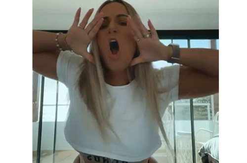 Təhqir olunmasına cavab olaraq alt paltarında rəqs etdi - VİDEO