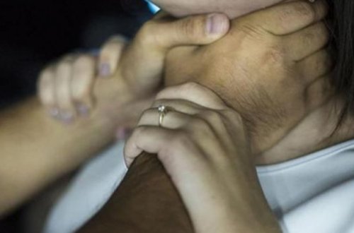 Əvvəlcə arvadını sonra iki övladını boğub öldürdü - Dəhşətli qətl