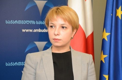 Gürcüstan ombudsmanı Mixeil Saakaşviliyə baş çəkib