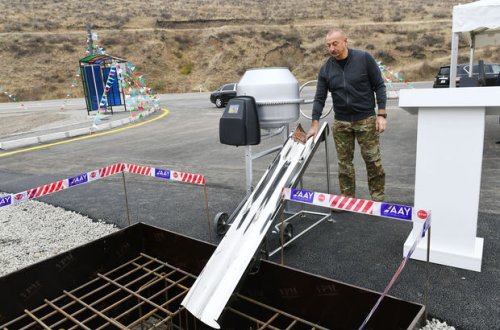 İlham Əliyev yeni avtomobil yolunun təməlini qoydu - FOTO