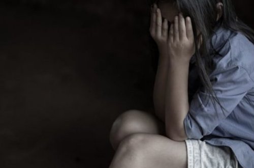 Bakıda iki azyaşlı qızına təcavüz edən ata hakim qarşısında