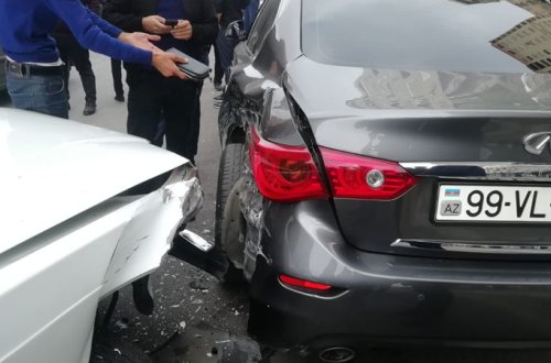 Bakıda “VAZ-2107”lə avtoşluq etdi: 40 minlik maşına dəydi