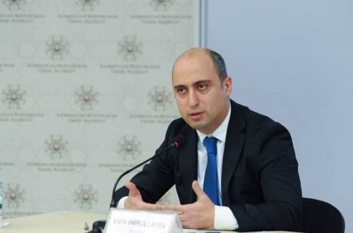 Təhsil naziri müəllimləri təbrik etdi (FOTO)