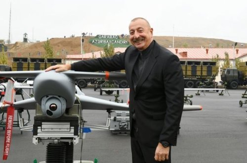 Эмоции Ильхама Алиева во время осмотра беспилотников привлекли всеобщее внимание - ВИДЕО