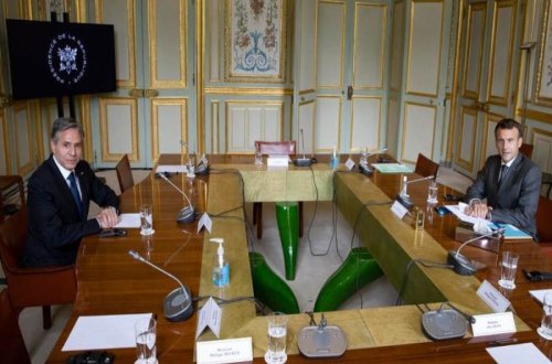 Makron ABŞ dövlət katibi ilə görüşüb