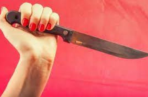 Bakıda 34 yaşlı qadın özünə bıçaqla xəsarət yetirib