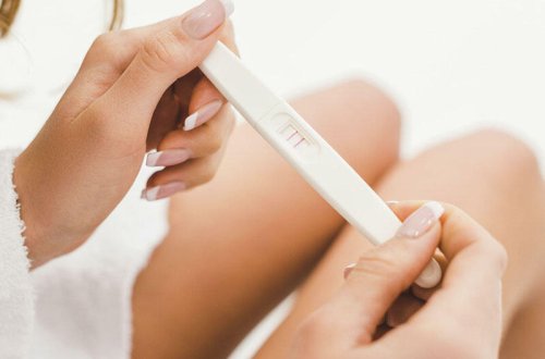 Tualetdə dünyaya gətirdiyi uşağı boğub öldürdü - Özü də sonra vəfat etdi