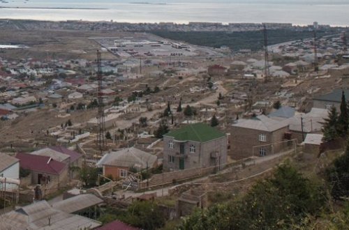 Xırdalanda sakinlərlə iş adamı arasında “kupça” davası: 14 ildir yaşadıqları binada hələ də sənəd yoxdur