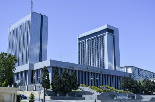 28 may qeyri-iş günü, 18 oktyabr iş günü olacaq