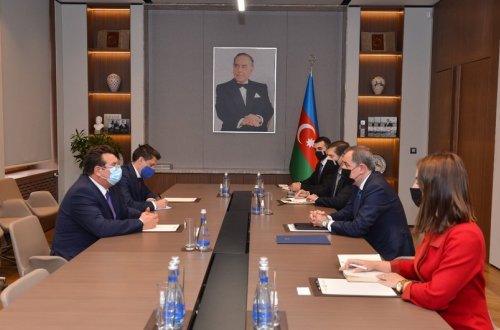 Ceyhun Bayramov Rumıniyanın Azərbaycandakı yeni səfiri ilə görüşüb