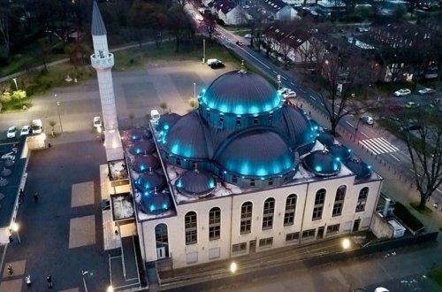 Almaniyada yüksək səslə azan oxunmasına icazə verilib