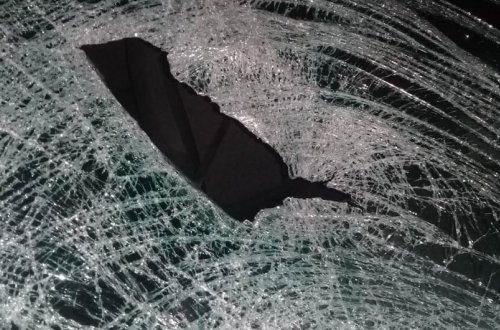 Hacıqabulda qəza zamanı sərnişin pəncərədən yerə düşüb