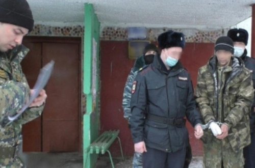 Hamilə arvadının BAŞINI KƏSDİ: Qayınatasına isə 60 bıçaq zərbəsi vurdu