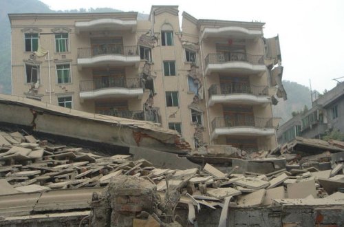 Число пострадавших при землетрясении в Японии возросло до 52 человек