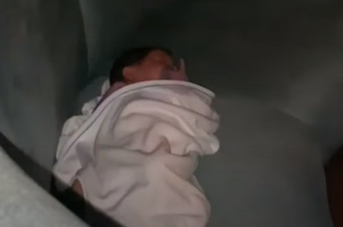 Bakıda BİABIRÇI HƏRƏKƏT: Ana yeni doğulan körpəsini gecə klubuna apardı - VİDEO