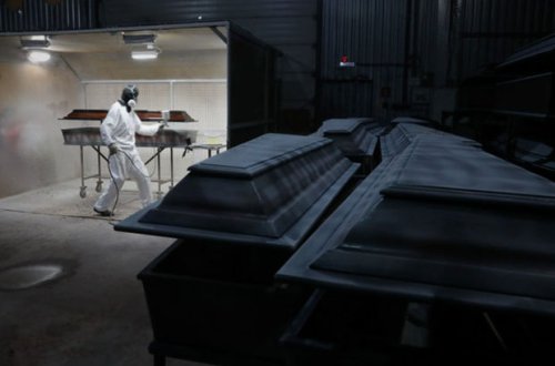 В России зафиксировали новый максимум смертности от COVID-19