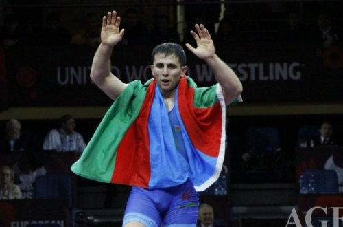 Rafiq Hüseynov qələbəsini Azərbaycan və Türkiyə bayraqları ilə qeyd edib