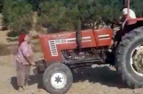Traktorla 14 yaşlı bacılarının üstündən keçdilər - VİDEO