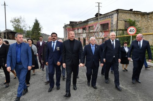 Prezident İlham Əliyev Xocavənd rayon ictimaiyyətinin nümayəndələri ilə birlikdə Tuğ kəndində olub