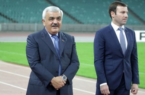 Tanınmış hüquqşunasdan Rövnəq Abdullayevlə bağlı ironik paylaşım: 