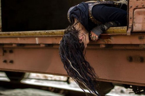 Qatara oğurluq məqsədilə soxulan 8 nəfər qadına növbə ilə təcavüz etdilər - Rəzalət