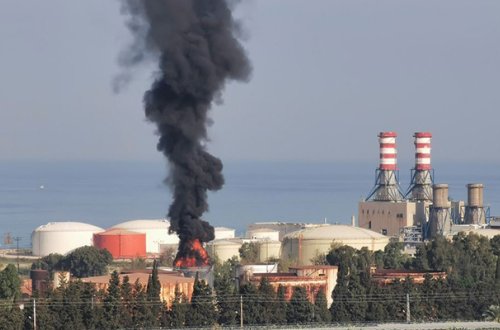 Livanda neft anbarı yanır - Yenilənir