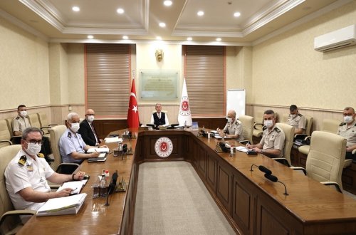 Hulusi Akar yüksək rütbəli zabitlərlə videokonfrans keçirib