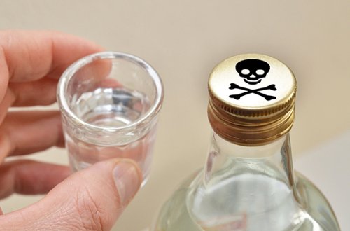 Krımda 2 nəfər saxta spirtli içkidən öldü