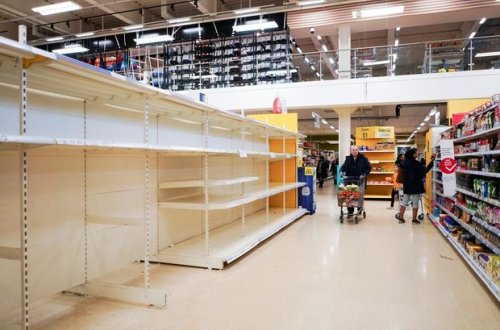 Britaniya supermarketlərində rəflər boşalıb: Ölkə sakinləri ərzaq ehtiyaclarını təmin edə bilmir